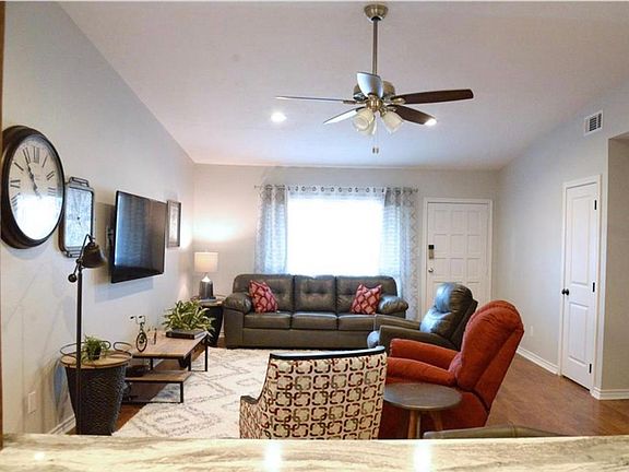 2nd image of 2210 Quail Hollow Dr