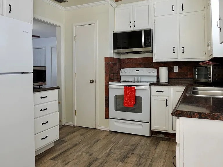 4719 Bowie Dr — Photo 8