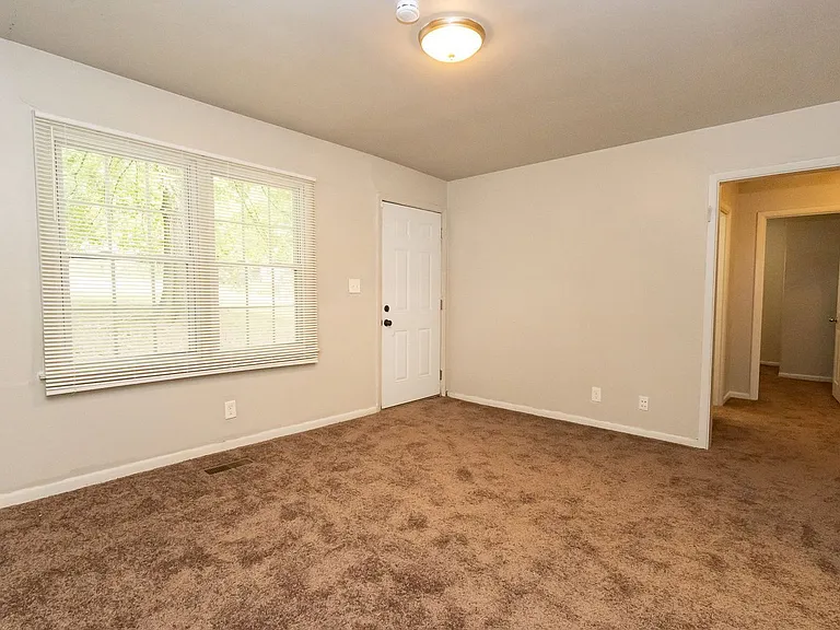 5200 Fagan St — Photo 8