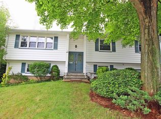 8 Beechwood Ave, Metuchen, NJ 08840