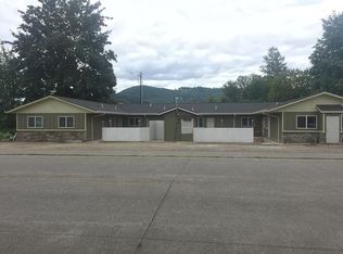 932 Front Ave SW APT C, Castle Rock, WA 98611