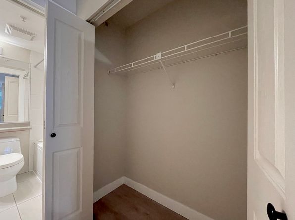2 bedroom rental in Surrey — photo 10