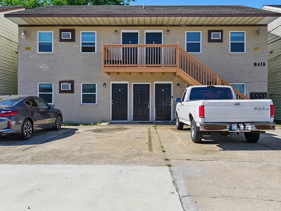 711 Easy St #2