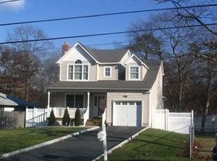 85 Biltmore Dr, Mastic Beach, NY 11951
