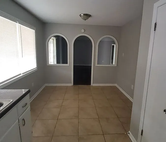 3760 Saint Elmo Ave — Photo 9