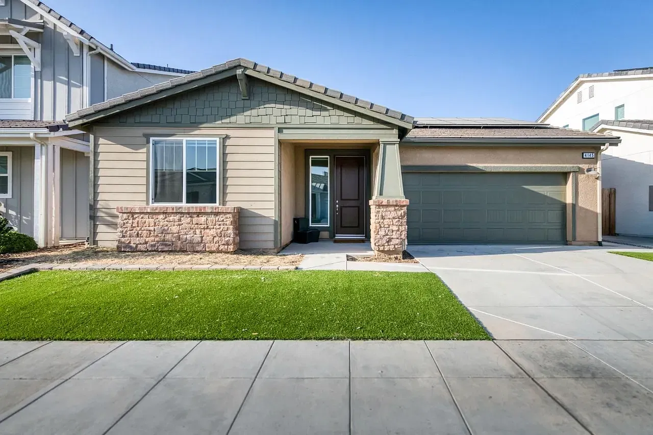 3 bed, 1483 sqft, $2,600 — Photo 1