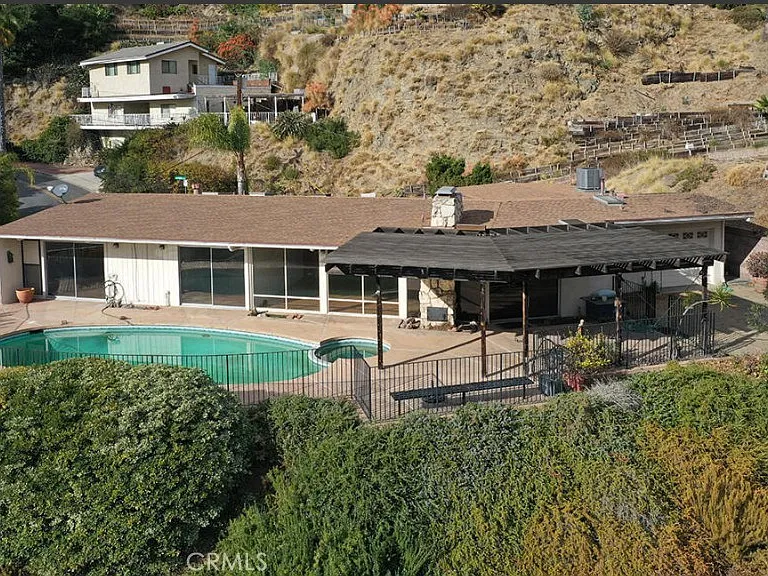 1300 Paseo Redondo — Photo 2
