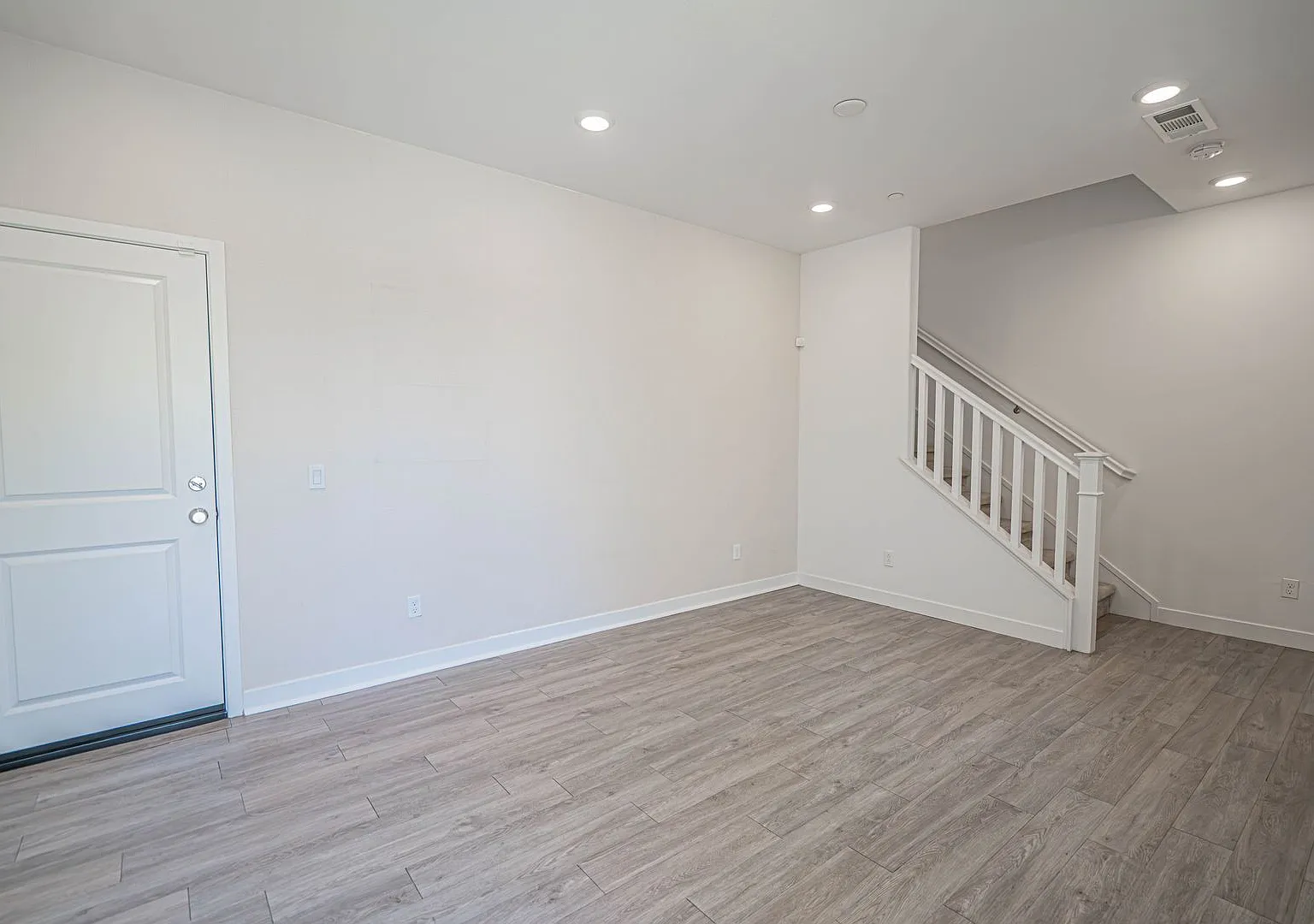 Five Points - 2 Bedroom Townhome for Rent in Valencia. — Photo 4