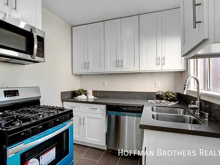 4010 W 130th St #C — Photo 4
