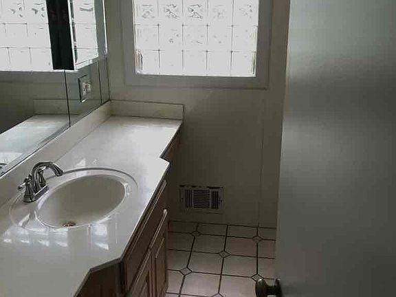 5th image of 8105 E 99th St