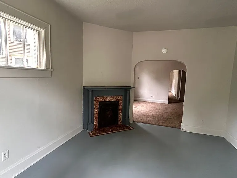 308 W Creighton Ave — Photo 2