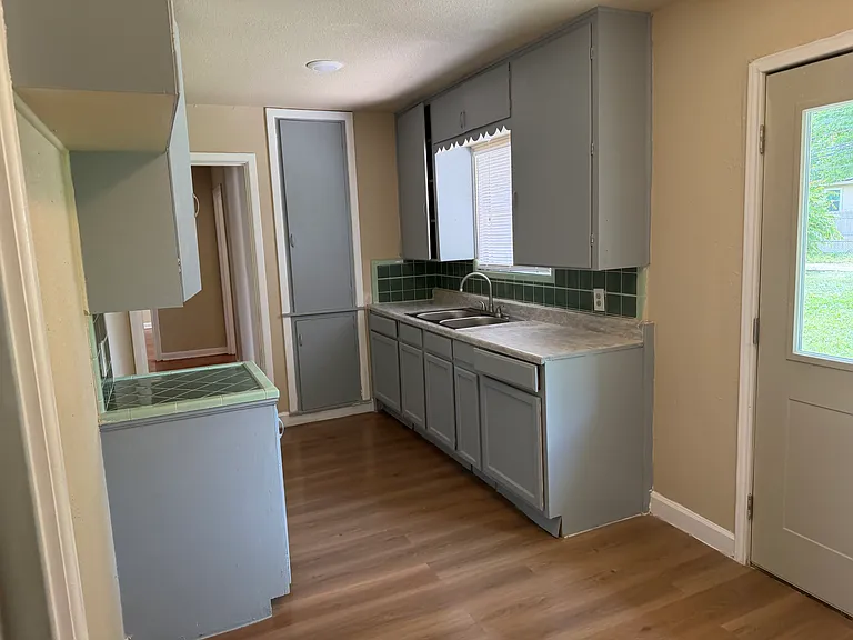 518 Storeywood Dr — Photo 10