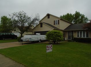 207 S Carriage Trl, McHenry, IL