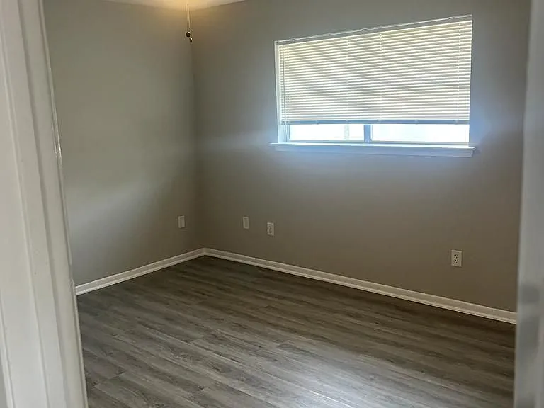 1412 Avenue C — Photo 9