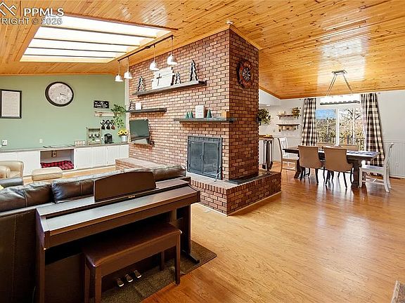 5th image of 175 Piney Point Ln