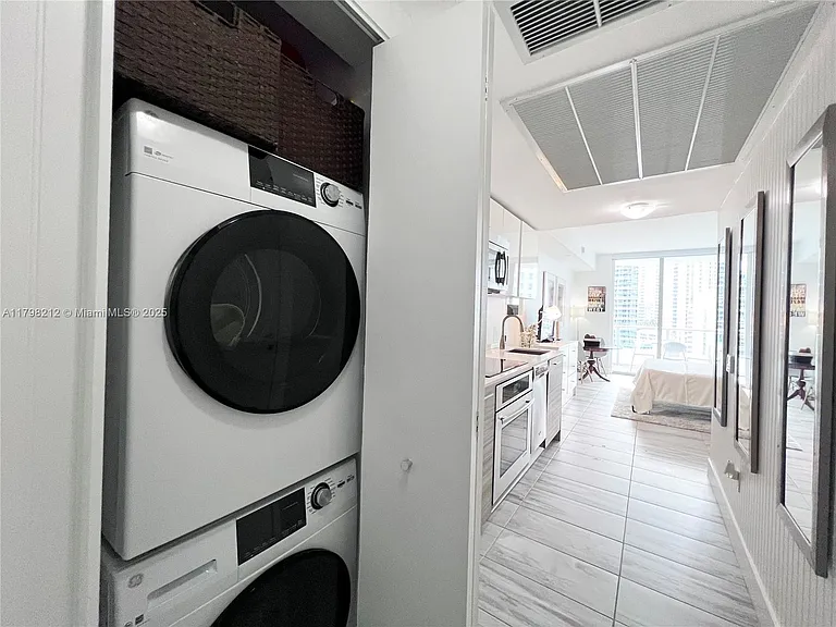 1300 Brickell Bay Dr #U1813 — Photo 8