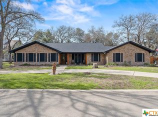 700 Whispering Oaks Dr, Salado, TX 76571