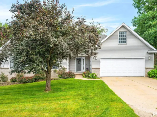 26 Greenbriar Rd, Mackinaw, IL 61755
