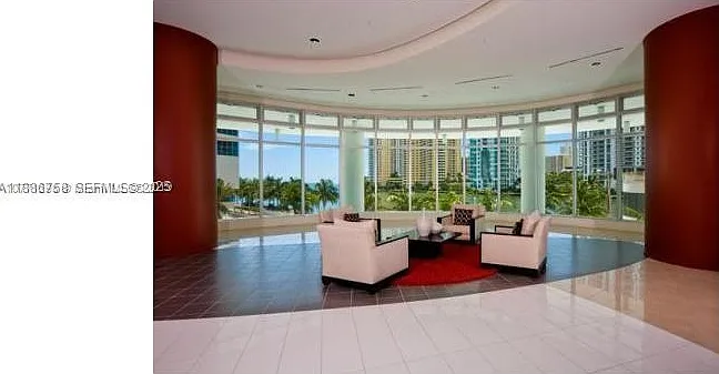 300 S Biscayne Blvd — Photo 10