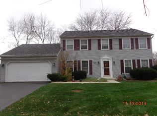 104 S Cambridge Dr, Geneva, IL 60134