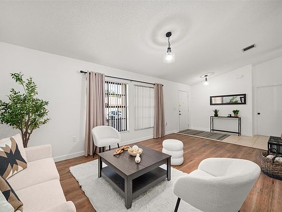 5th image of 3909 El Rado Ave