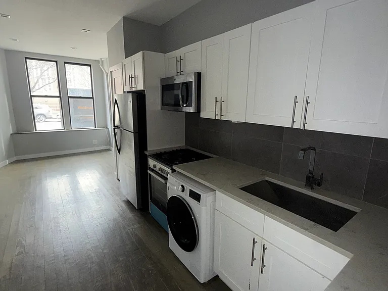 291 Pleasant Ave #1A — Photo 1