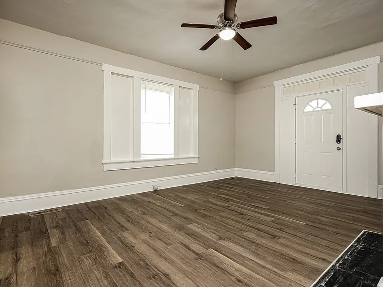 580902_022_living_room_13557266.jpg
