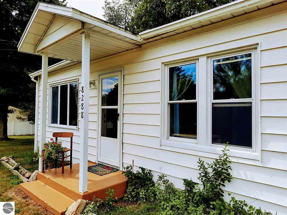 8288 5th St, Onekama, MI 49675 Zillow