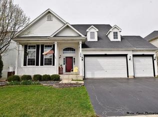 208 Abbey Ln, Geneva, IL 60134