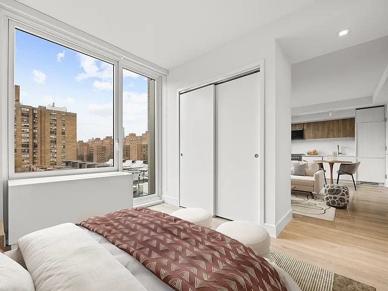 644 E 14th St #408 — Photo 3