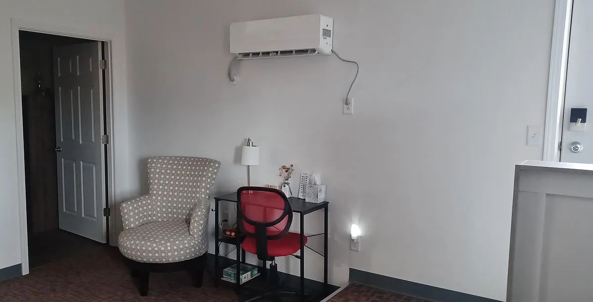 Small desk area with free Wi/Fi provided - 37808 E Colbern Rd