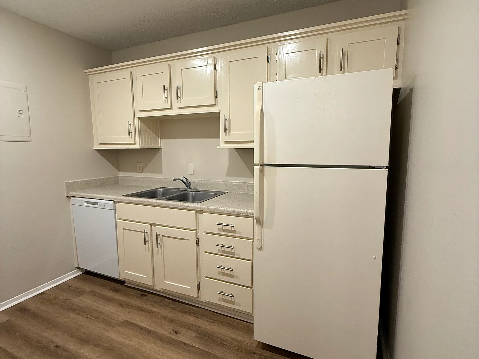 2 bed, 900 sqft, $875 — Photo 3