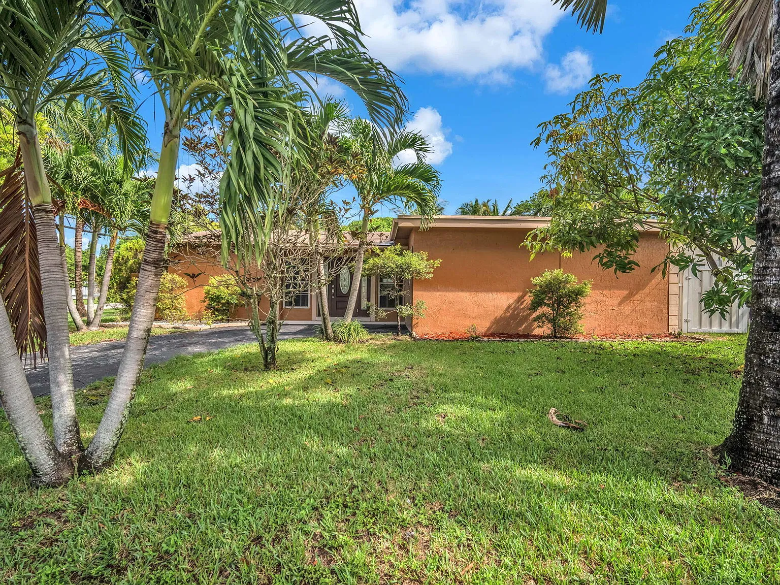 3 bed, 2.0 bath, 1564 sqft, $3,500 — Photo 1