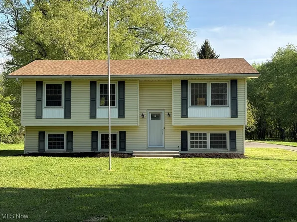 2298 Boughton Dr, Akron, OH 44320