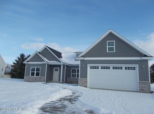 1090 Seneca Dr, Wauseon, OH 43567