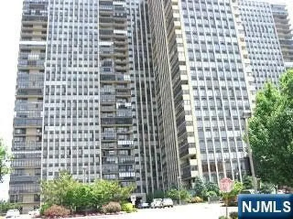 200 Winston Drive #C2611, Cliffside Park, NJ 07010
