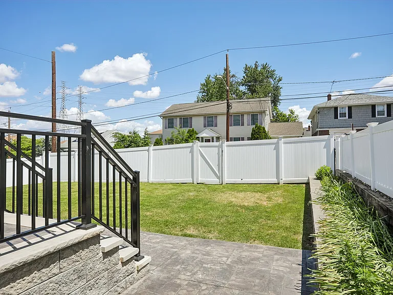 54 Allan Dr — Photo 18