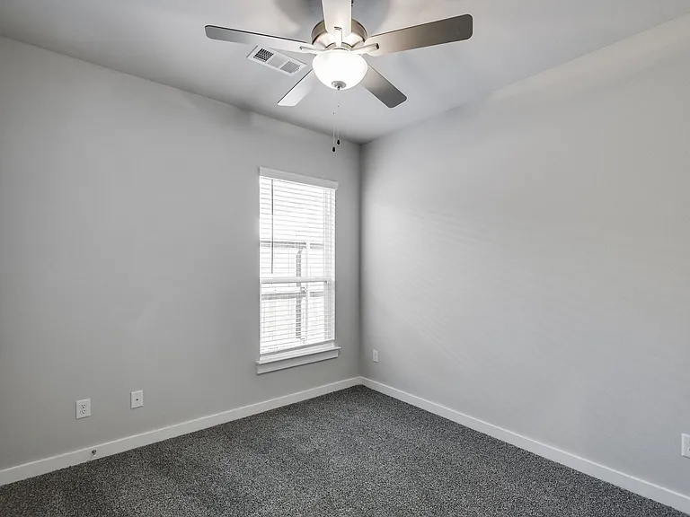 736 Wheatfield Dr — Photo 15