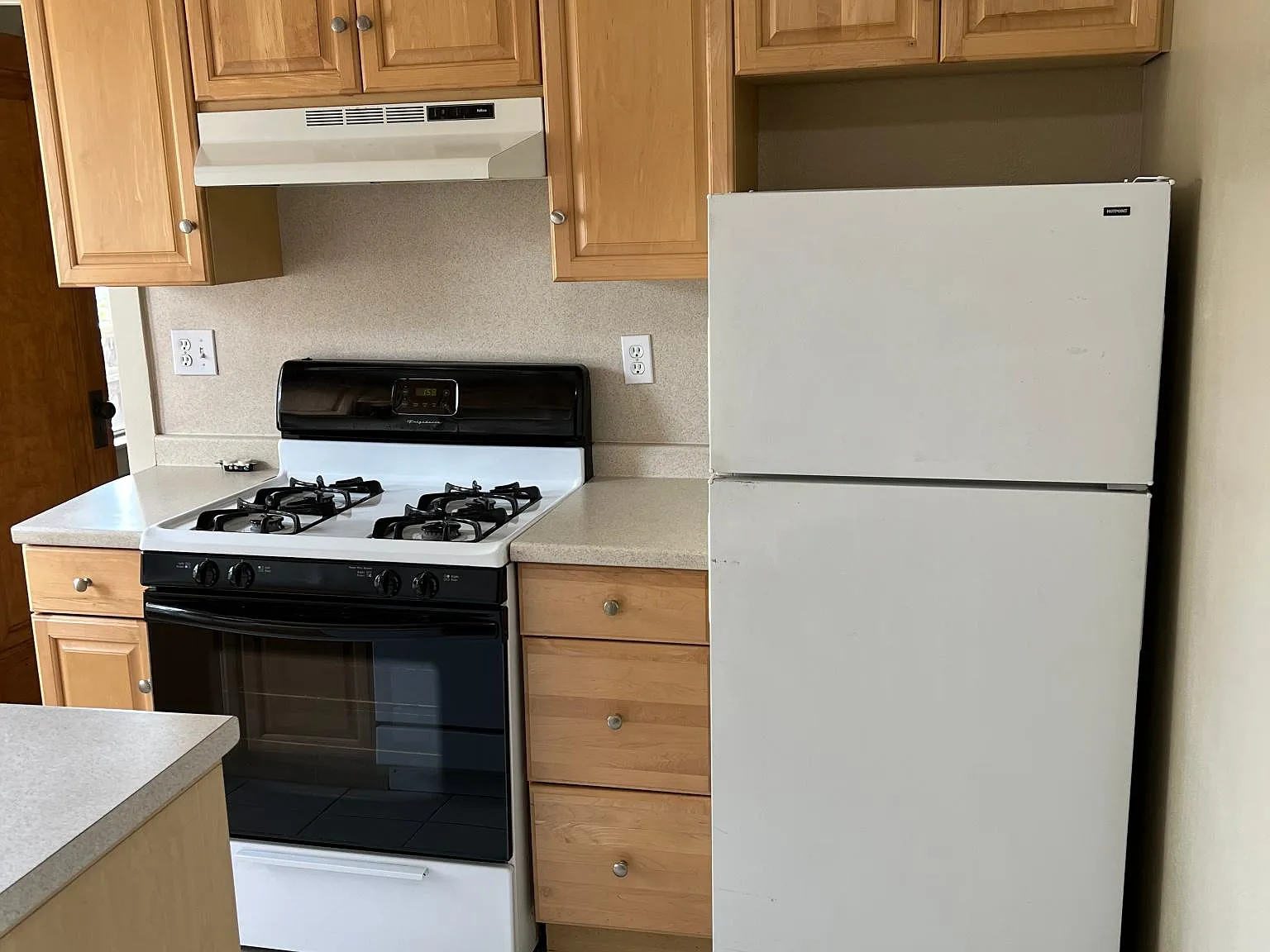 2 bed, 700 sqft, $1,325 — Photo 2