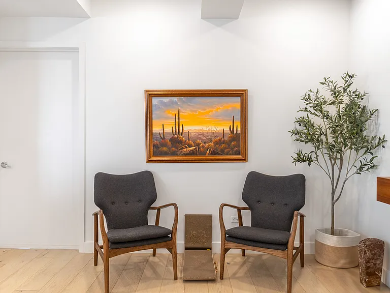 Office / sitting area