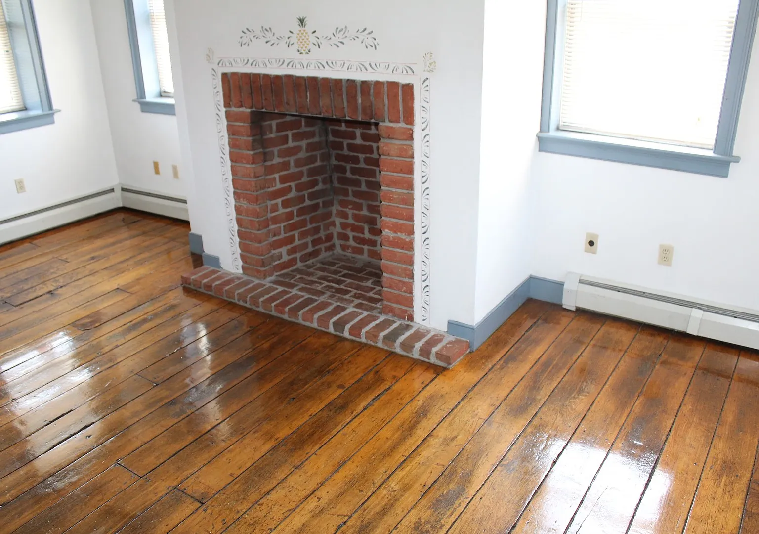 Move-in Special- 2 Months Free 2 Story Historic Farmhouse in Country Setting — Photo 3