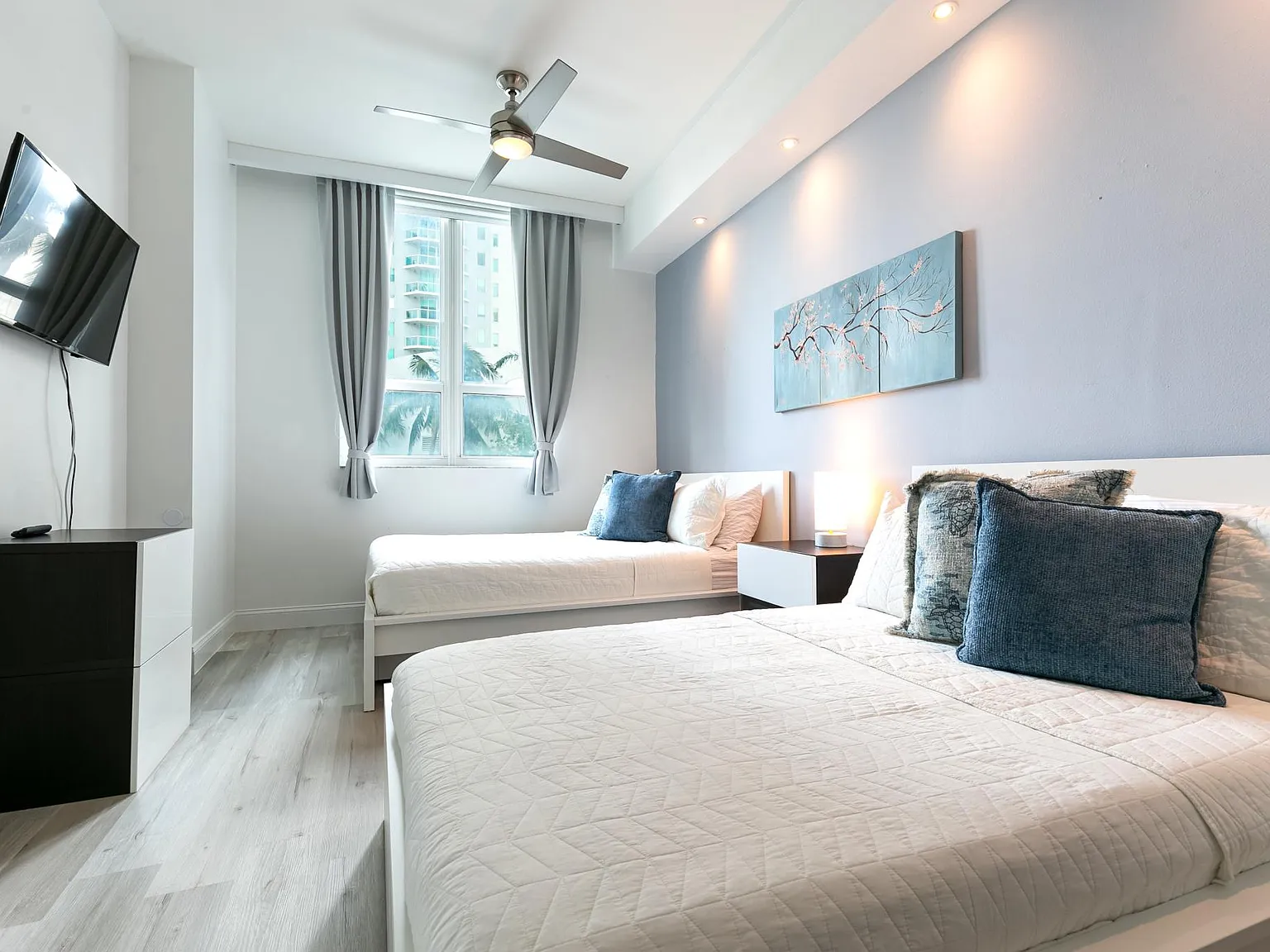 2 bed, 1078 sqft, $3,850 — Photo 3