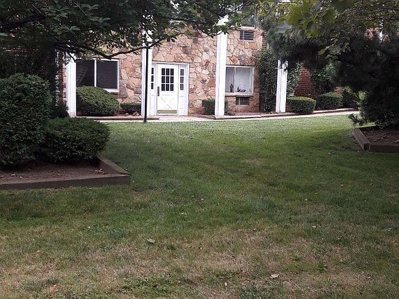 3rd image of 23 Gadsen Pl APT 1A