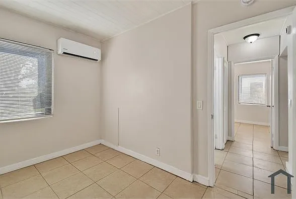 1257 W 35th St — Photo 13