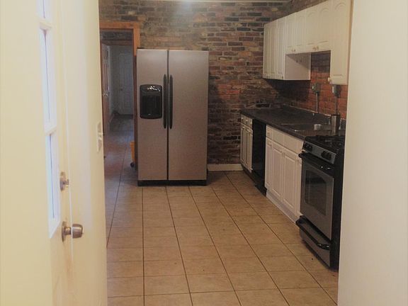 Entry from living area to kitchen