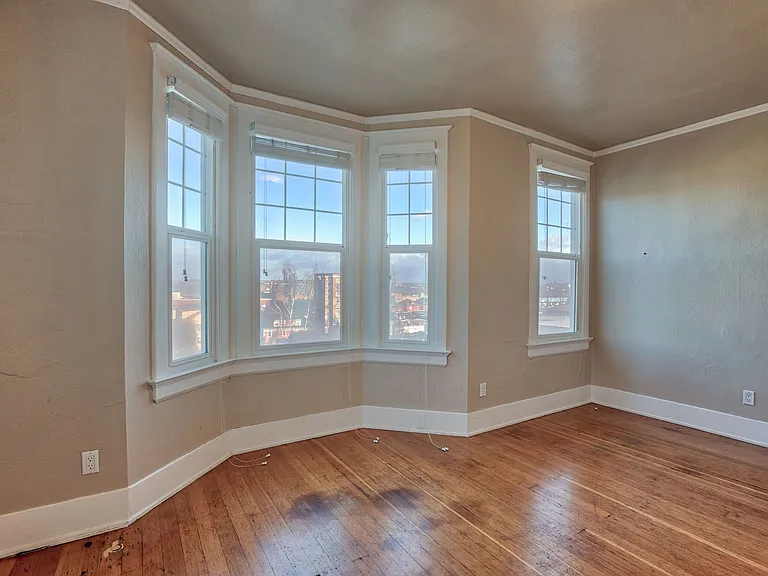212 N G St — Photo 10