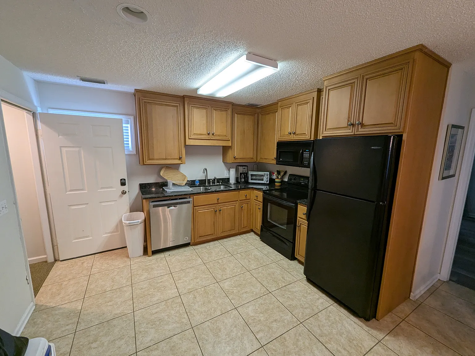2 bed, 1.5 bath, 1300 sqft, $2,300 — Photo 4