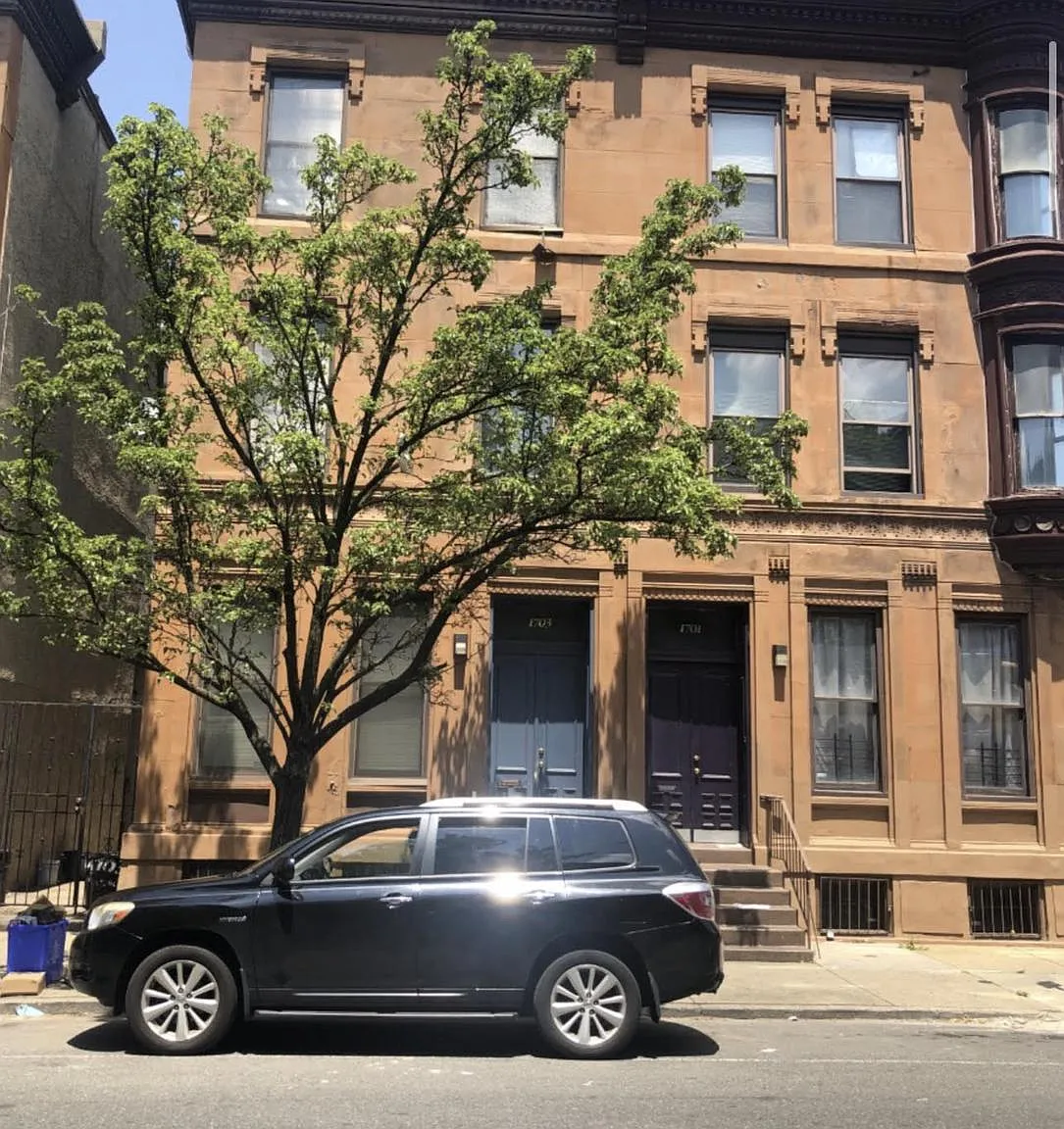 3 bed, 3627 sqft, $1,600 — Photo 2
