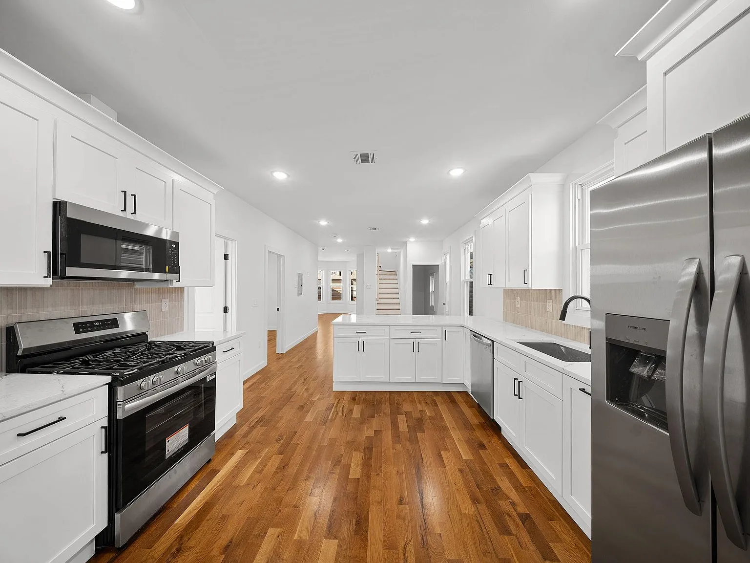 3 bed, 2.0 bath, $3,000 — Photo 4