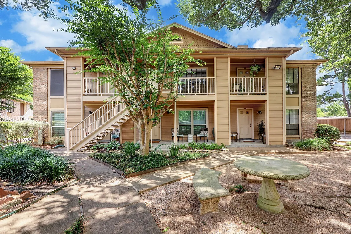 Building Photo - 1311 Antoine Dr #146